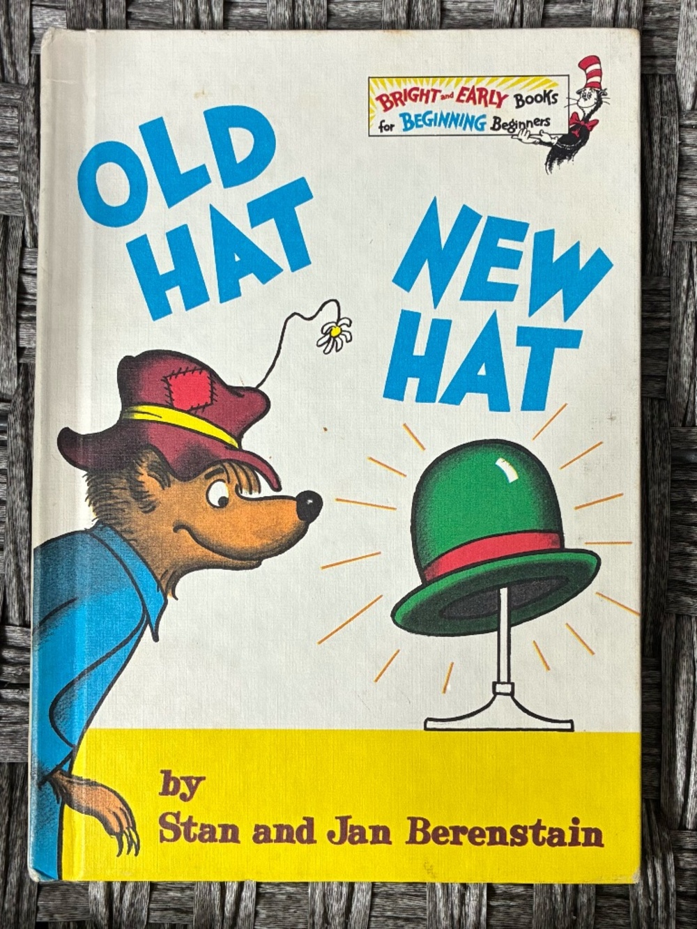 VINTAGE 1970 BOOK CLUB EDITION OLD HAT NEW HAT BY STAN AND JAN BERENSTAIN